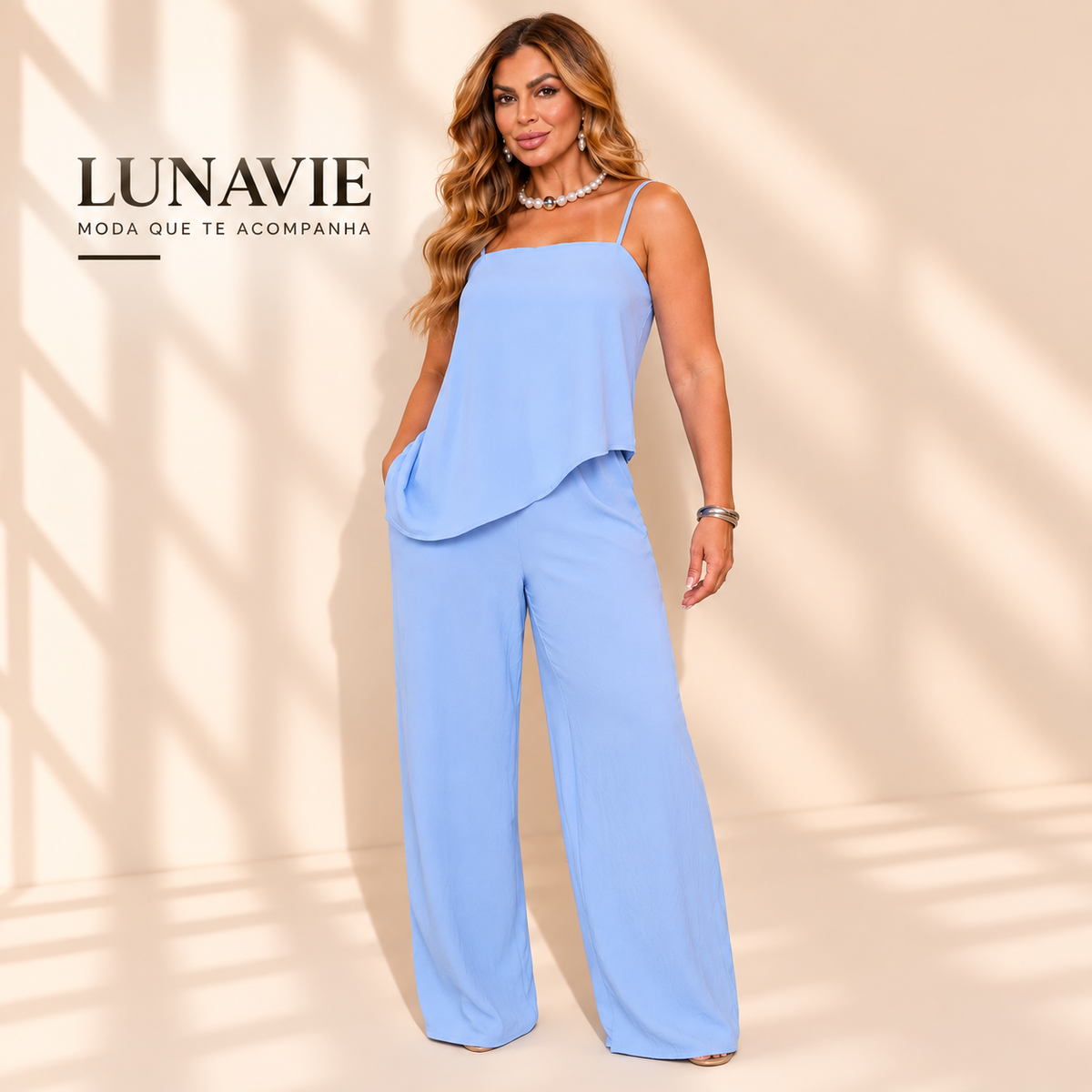 Conjunto Feminino Assimétrico com Calça Pantalona